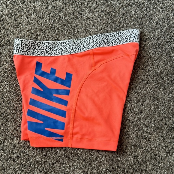 Nike compression shorts - Picture 2 of 2